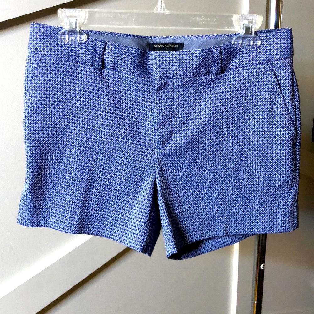 Banana republic Blue medallion shorts/pockets